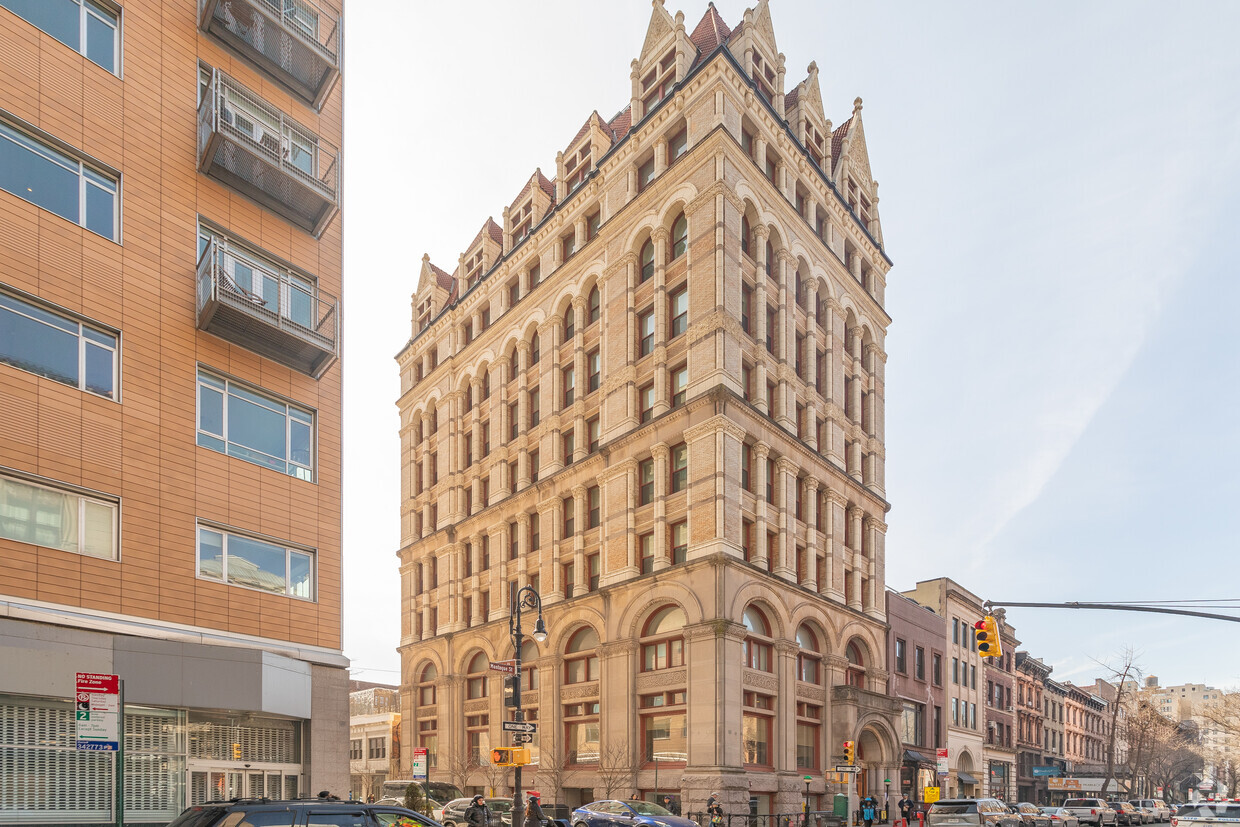 Primary Photo - 166 Montague St