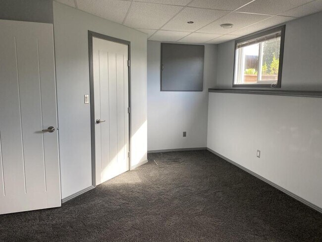 Building Photo - 3 bedroom in Grande Prairie AB T8W 2V1