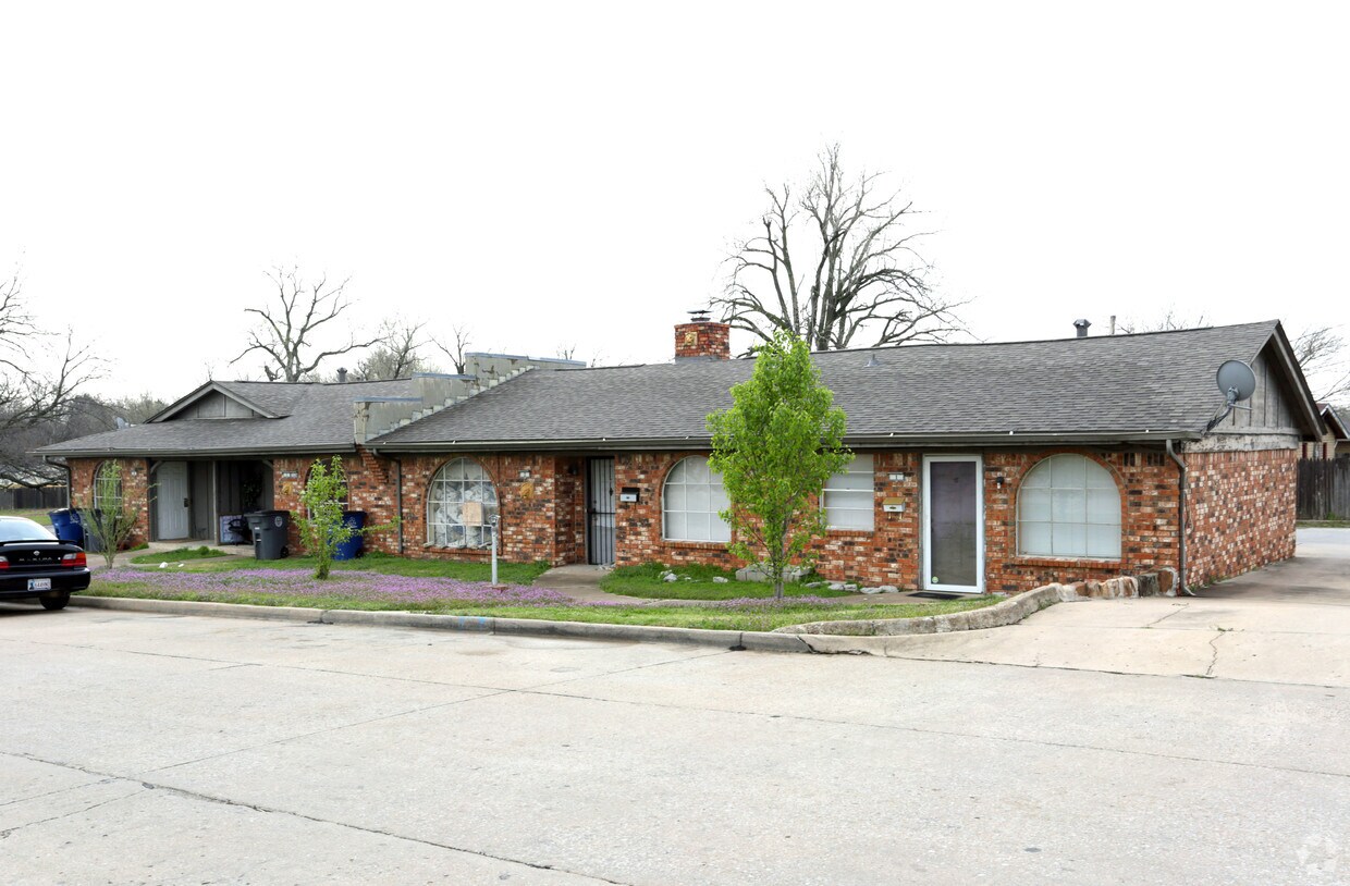 Building Photo - 7136 E 13th St