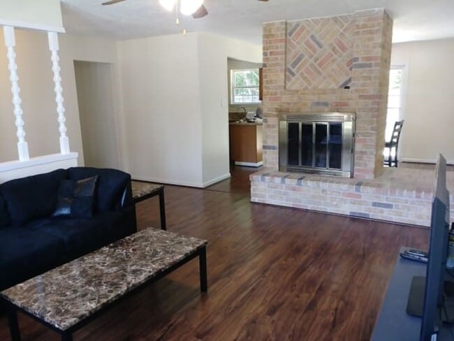 Building Photo - 2402 Union Mill Rd