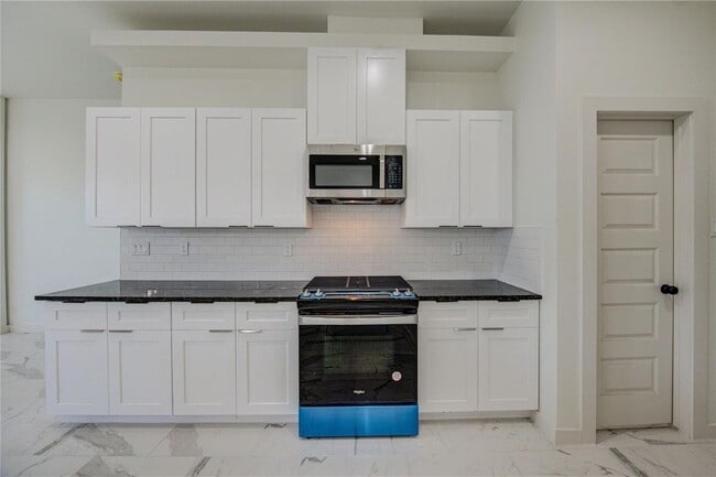 Building Photo - 2903 El Fenice Ln