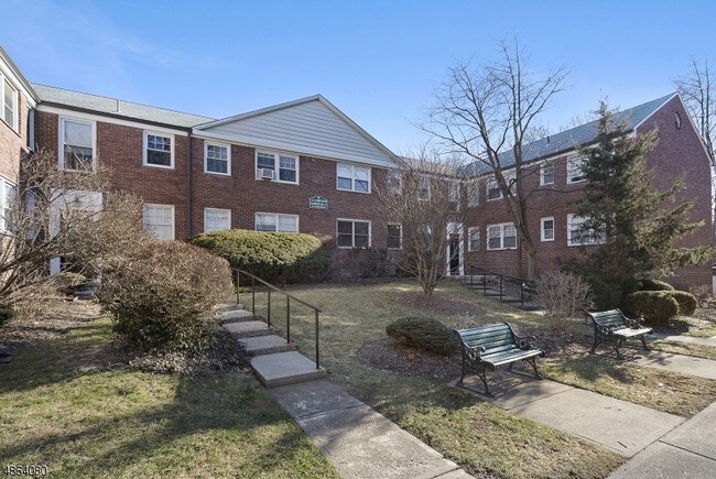 Foto del edificio - 16 Green Acres Dr