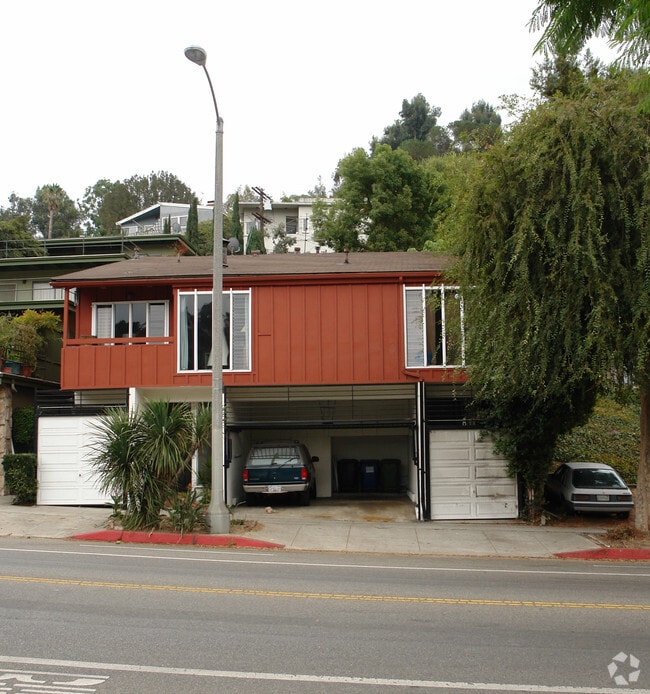 Building Photo - 1846 Silver Lake Blvd