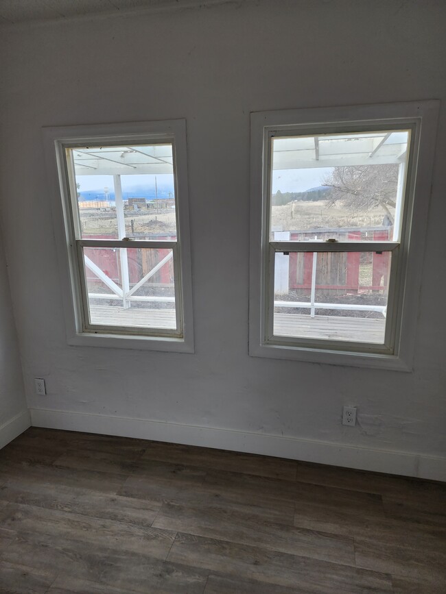 Bedroom 2 windows - 4988 Weyerhaeuser Rd