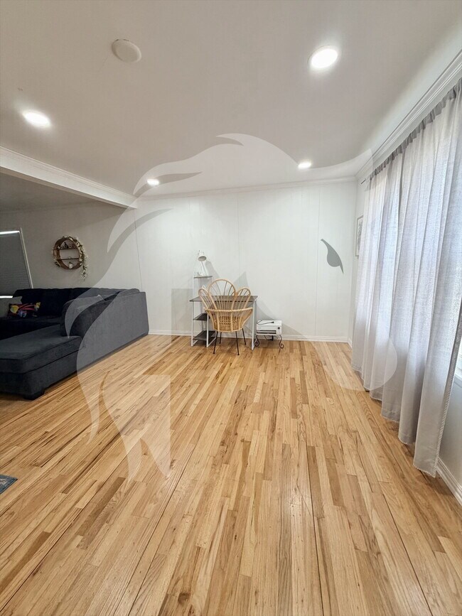 Building Photo - "Furnished 2-Bedroom Enid Retreat with Vintage Charm!"