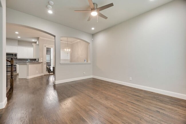 Building Photo - 853 Whitehall Dr