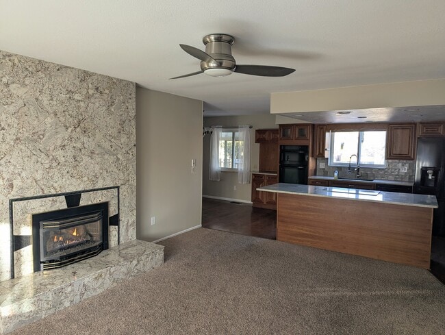 Building Photo - 582 S Everett Ct