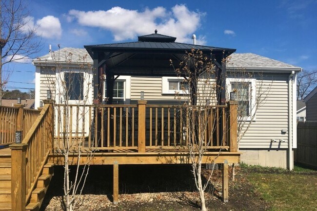Building Photo - 14 Wildwood Ave