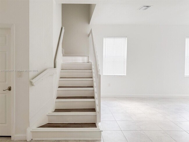 Foto del edificio - 10436 W 34th Ct