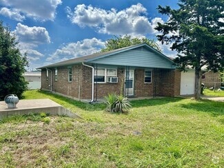 Building Photo - 1228 N Texas Ave