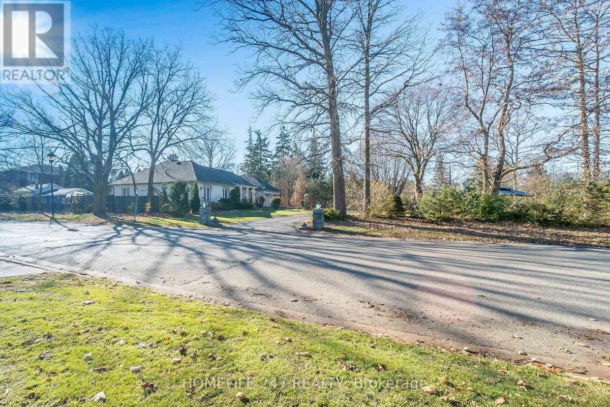 Photo principale - 137 Commissioners Rd E