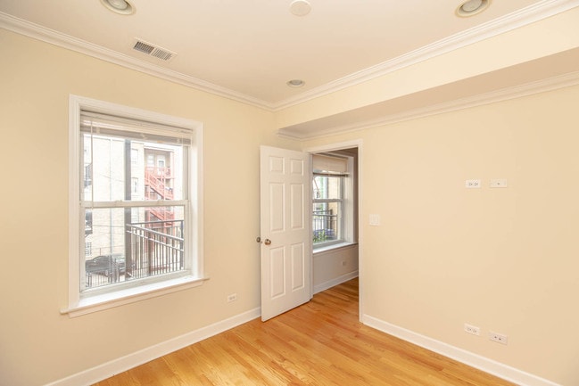 Building Photo - 2854 W Rosemont Ave