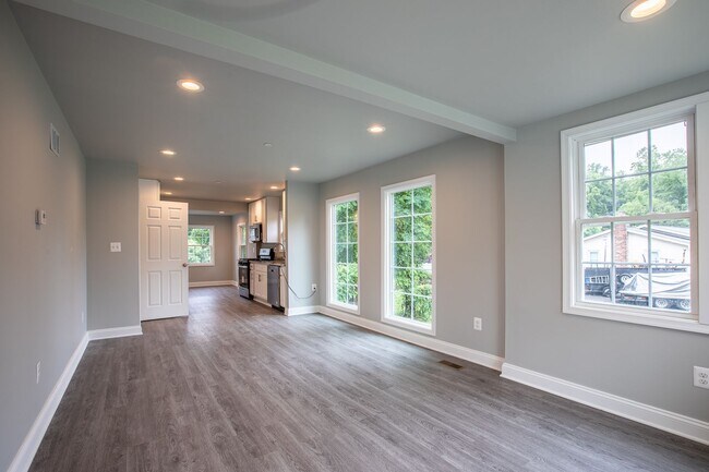 Foto del edificio - Newly Renovated 3 BR/1 BA Single-Family Ho...