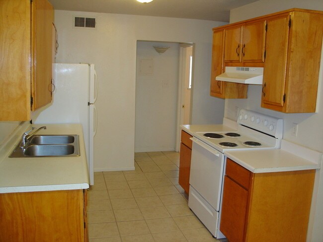 Building Photo - 205 Vassar Dr SE