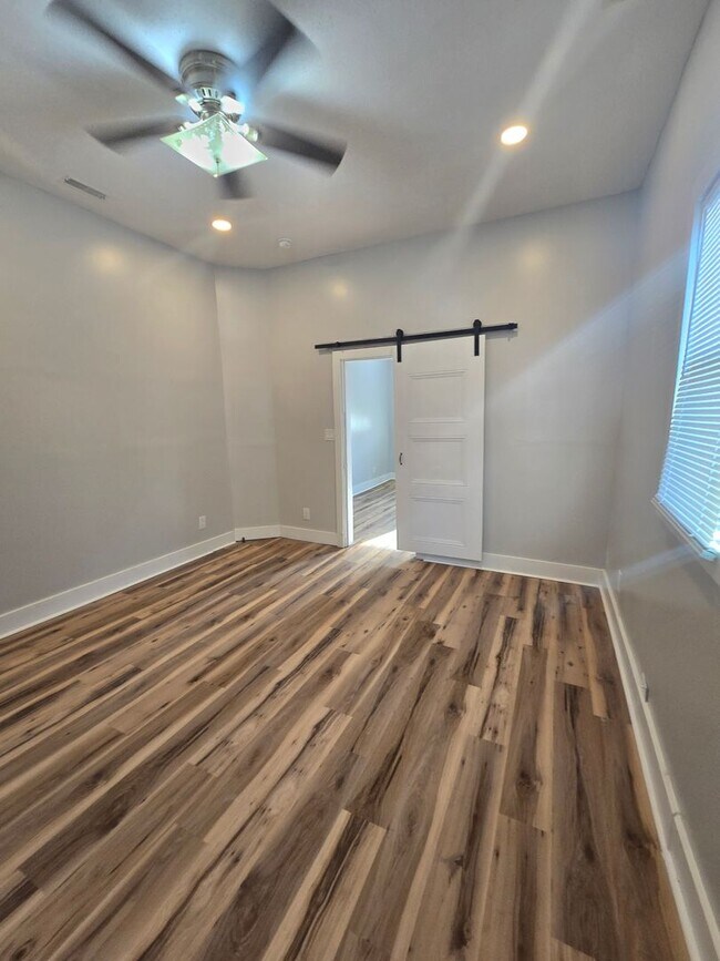 Building Photo - One Bedroom Duplex located on the Westside near 10th St and White River Pkway Dr