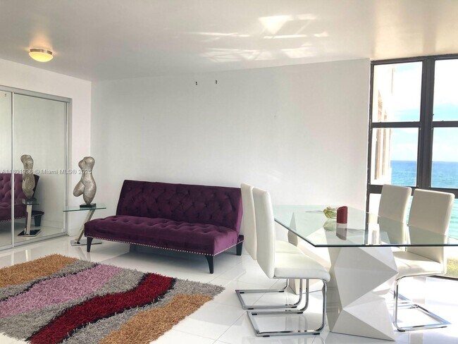 Building Photo - 2555 Collins Ave