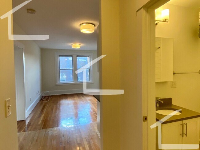 Building Photo - Pets friendly, Heat, Hot Water Included, L...