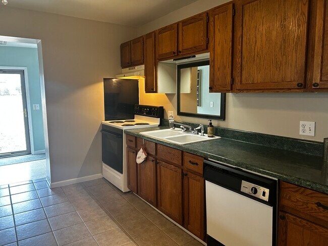 Building Photo - 600 E Lee Rd