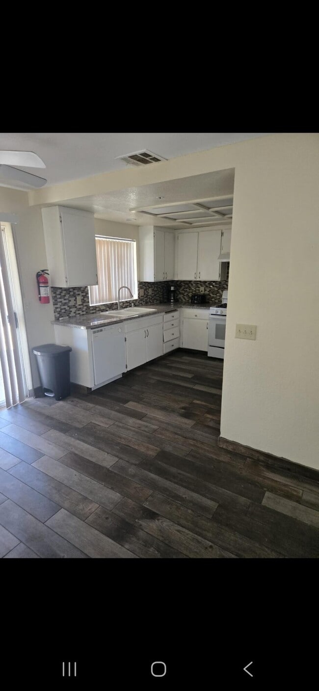 Foto del edificio - 13595 Sarita Dr