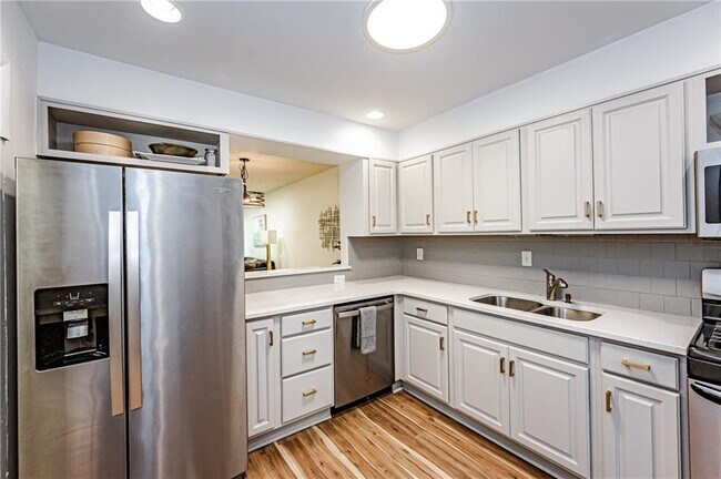 Foto del edificio - 10334 Iron Mill Rd