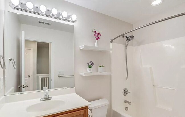 Foto del edificio - 6105 Neuse Wood Dr