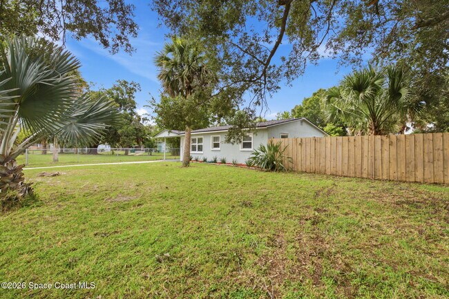 Building Photo - 2267 Robinhood Dr