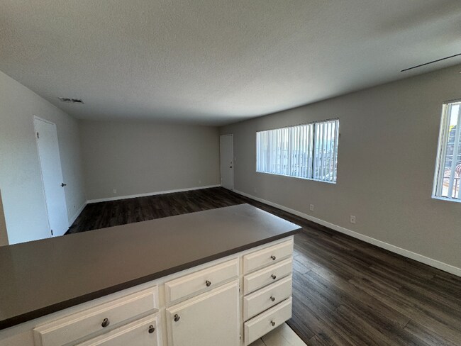 Foto del edificio - 623 E Cedar Ave