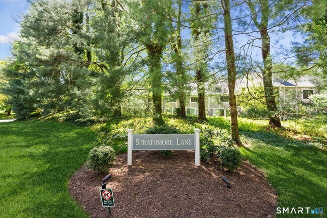 Foto del edificio - 33 Strathmore Ln