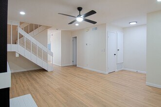 Building Photo - 7 Starburst Ct