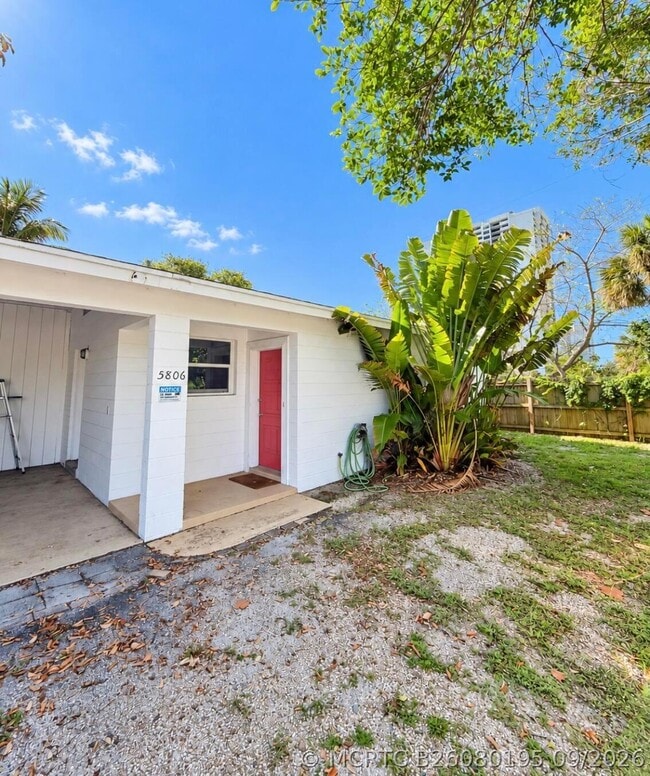Building Photo - 5806 N Flagler Dr