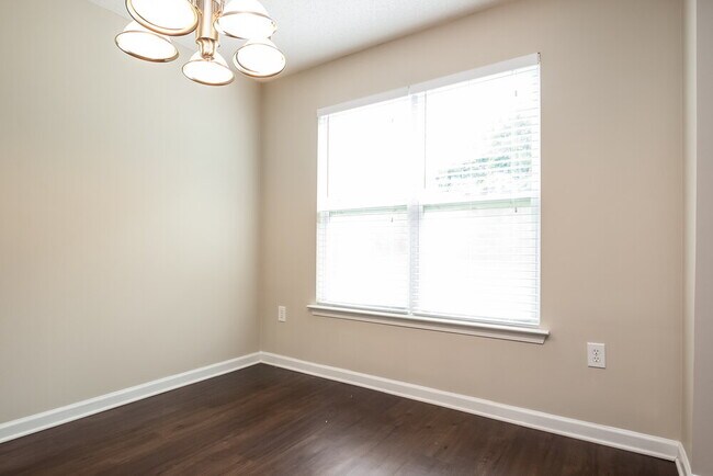 Foto del edificio - 3046 Summer Breeze Dr