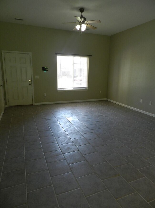 Foto del edificio - Avaliable April 14th