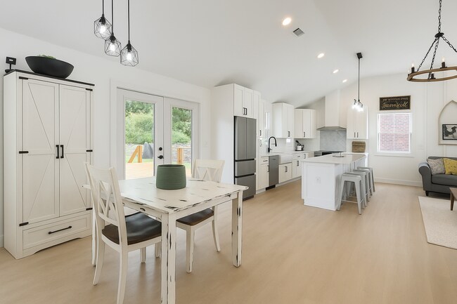 Foto del edificio - 586 Huntington Pkwy