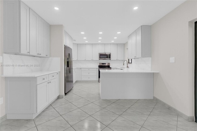 Foto del edificio - 631 SW 102nd Ave