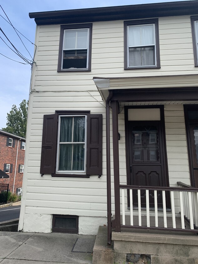 Primary Photo - 1106 Radcliffe St
