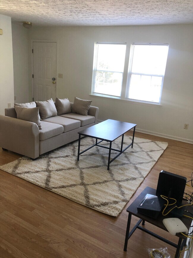 Building Photo - Room in Single Family Home on Renyard Ct