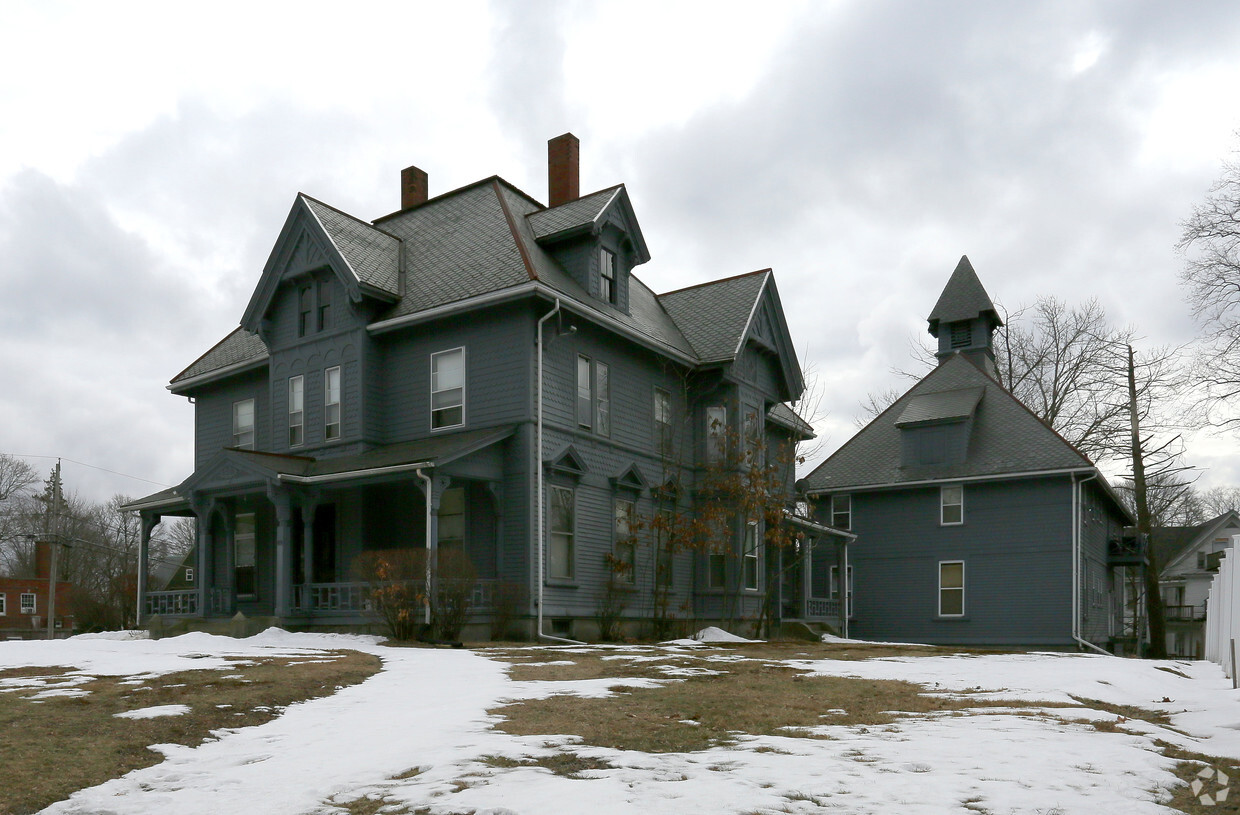 Building Photo - 206 W Elm St