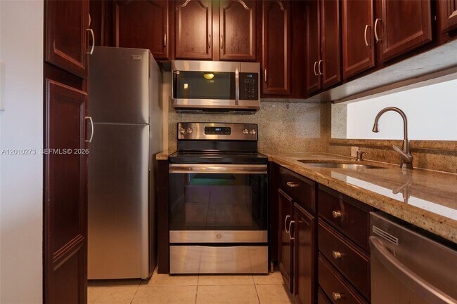 Foto del edificio - 2935 NE 163rd St