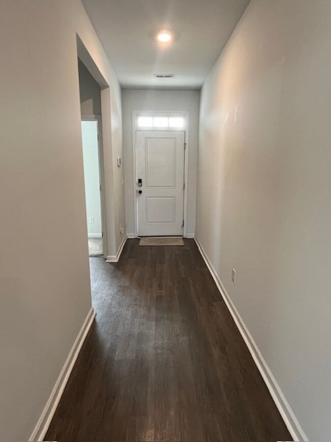 Building Photo - Stunning, Pet Friendly Home!