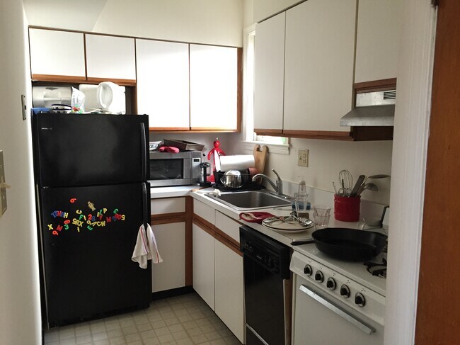 Foto del edificio - 2133 Rodman St