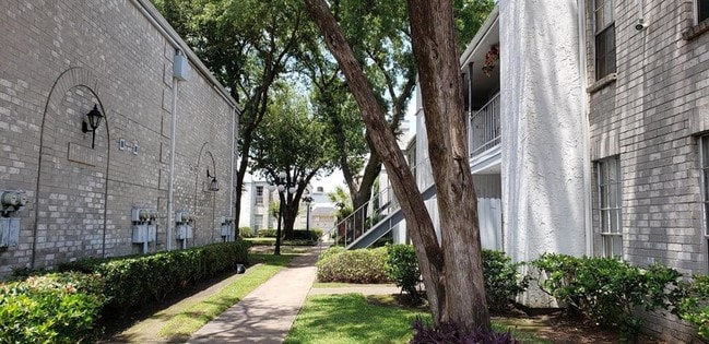 Building Photo - 6606 De Moss Dr