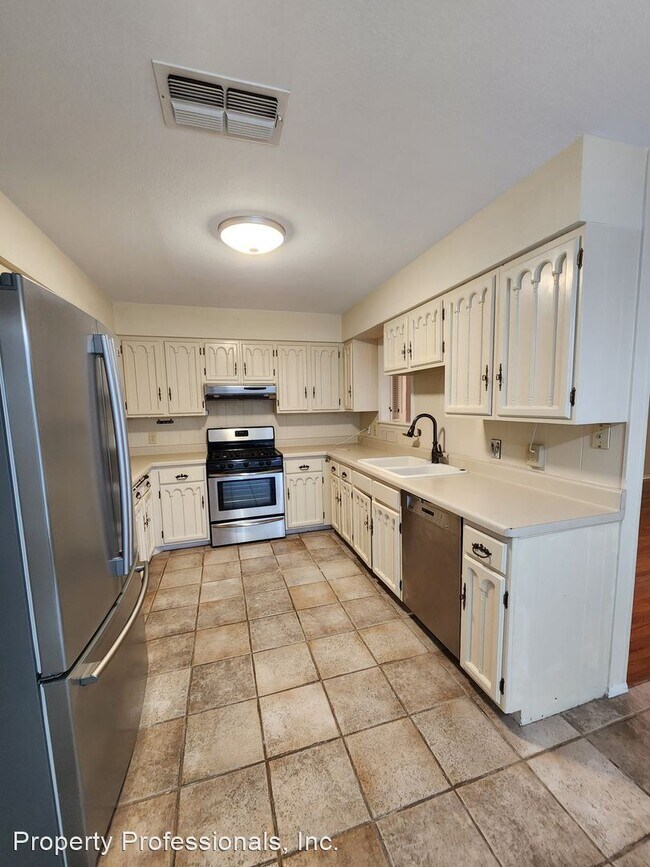 Building Photo - 3 br, 2 bath House - 410 Saddletree Dr.