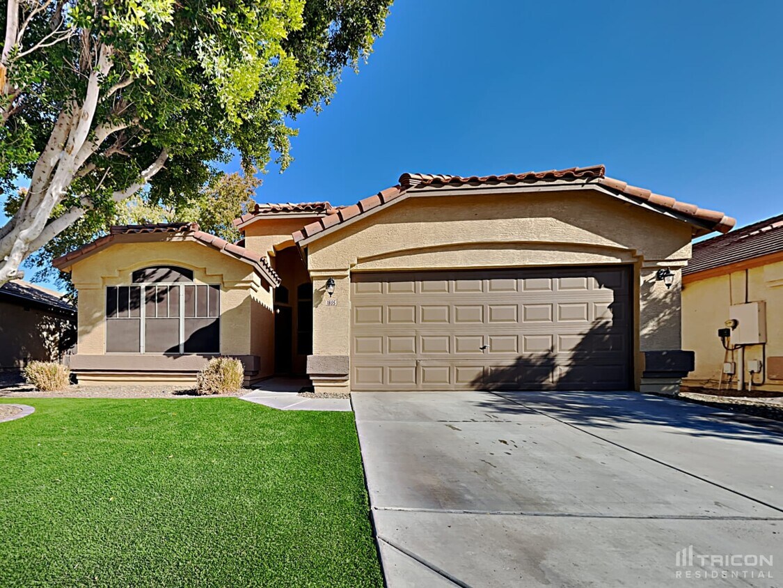 Foto principal - 1805 N 127th Dr