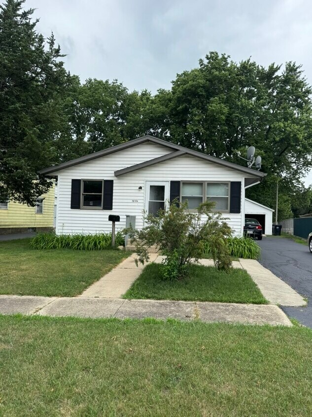 Front - 1618 Oak St