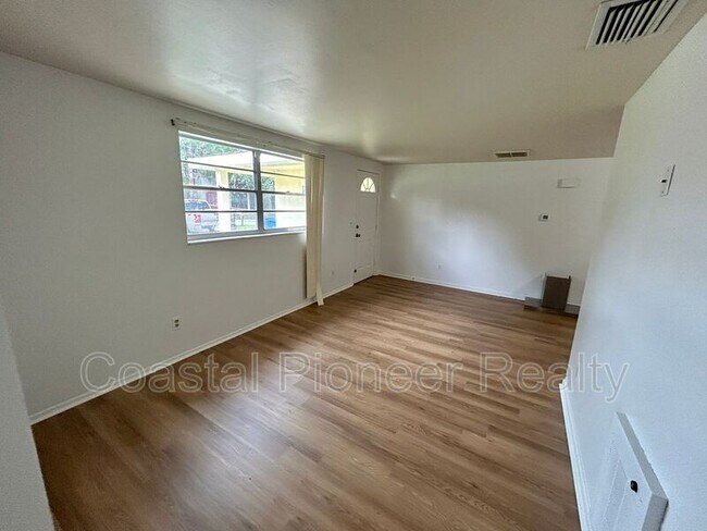 Foto del edificio - 8819 W Robson St