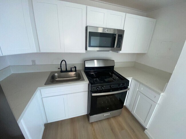 Building Photo - Newly Remodeled 1 Bedroom with Ocean Views – Kealakekua