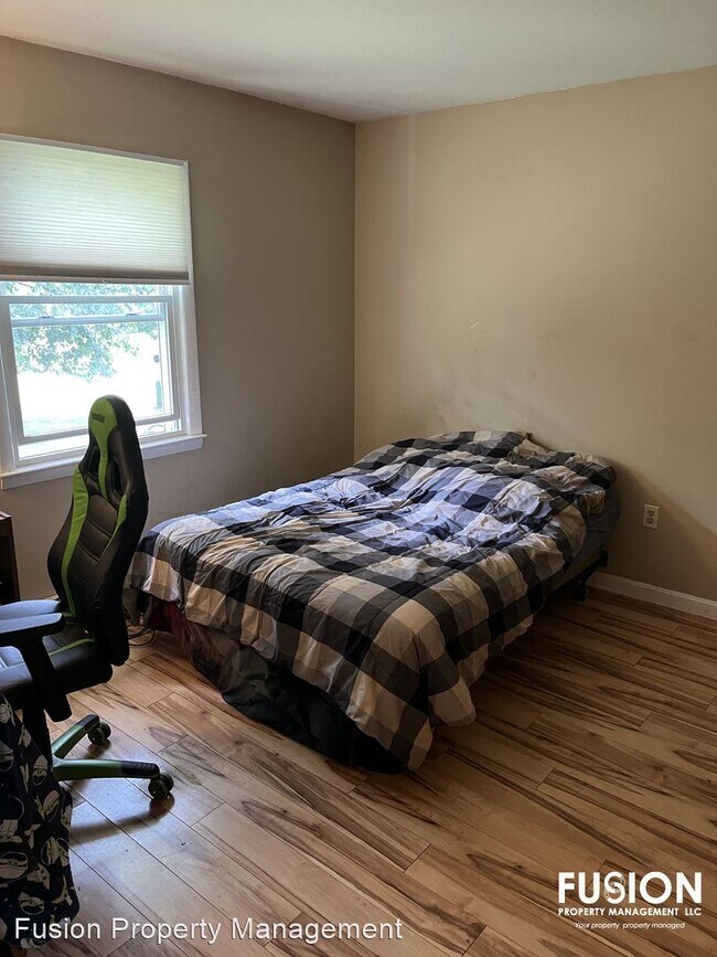 Building Photo - 2 br, 1 bath House - 78 Sandhill Rd #10