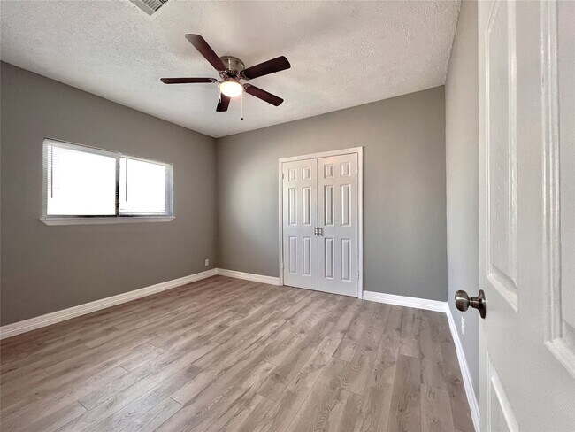 Foto del edificio - 4106 Robertson St