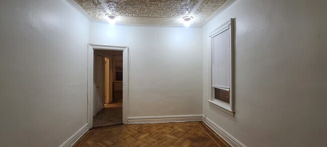 Foto del edificio - 29 Roosevelt Ave