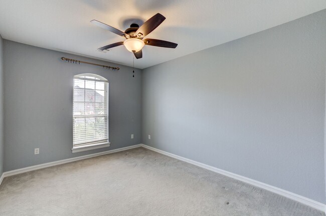 Foto del edificio - 4 Bed / 3 Bath in Jenks!